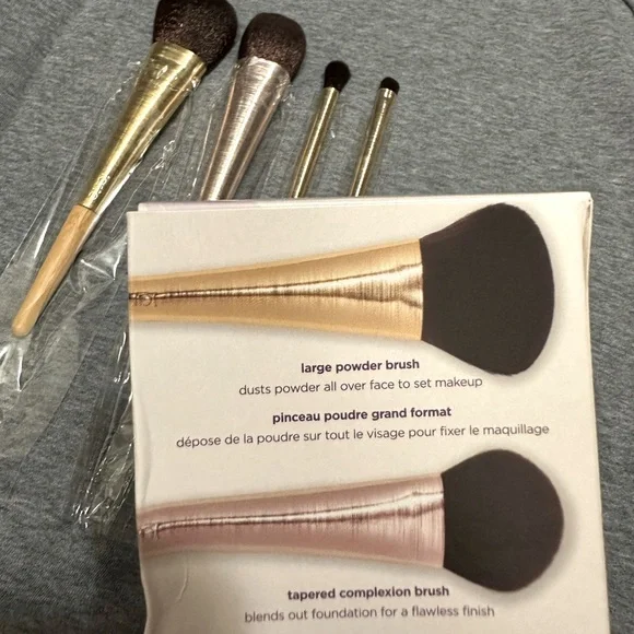 NWOB Set of 4 Tarte Makeup Brushes - Picture 5 of 5